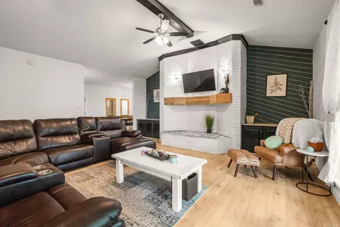 Living - 14 Eagle Crst, Conway, AR 72032 photo 1 of 2