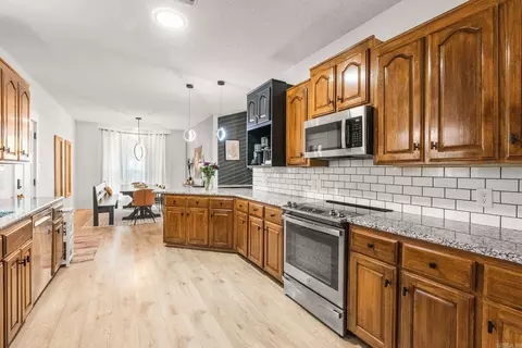 Kitchen - 14 Eagle Crst, Conway, AR 72032 photo 4 of 4