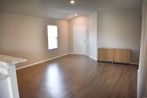 Living - 45 Oak Leaf Dr, Conway, AR 72032 photo 1 of 4