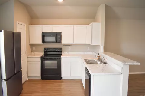 Kitchen - 45 Oak Leaf Dr, Conway, AR 72032 photo 1 of 1