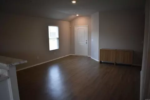 Living - 45 Oak Leaf Dr, Conway, AR 72032 photo 1 of 4