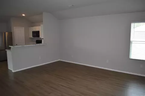 Living - 45 Oak Leaf Dr, Conway, AR 72032 photo 3 of 4