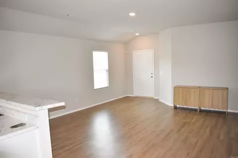 Living - 45 Oak Leaf Dr, Conway, AR 72032 photo 2 of 4