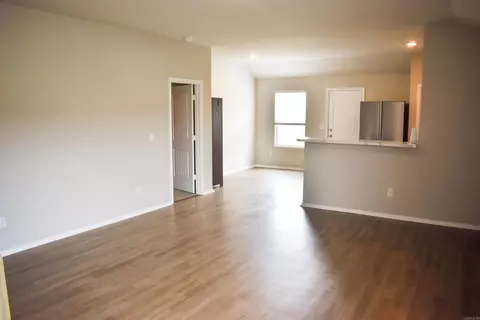 Living - 45 Oak Leaf Dr, Conway, AR 72032 photo 4 of 4