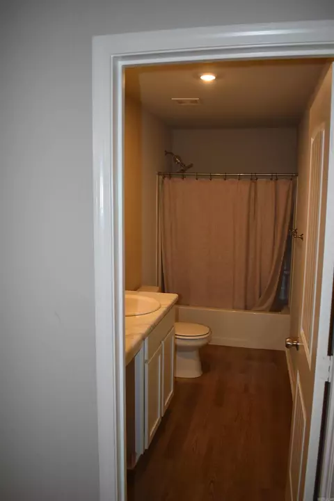 Bath - 45 Oak Leaf Dr, Conway, AR 72032 photo 4 of 6