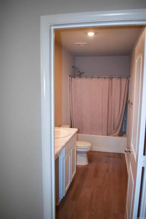 Bath - 45 Oak Leaf Dr, Conway, AR 72032 photo 4 of 7