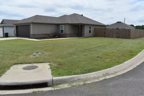 Exterior - 45 Oak Leaf Dr, Conway, AR 72032 photo 2 of 8