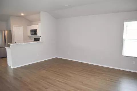 Living - 45 Oak Leaf Dr, Conway, AR 72032 photo 3 of 4