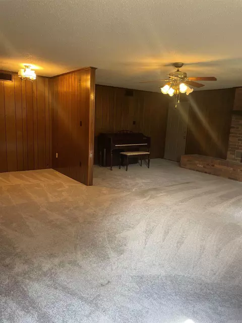 Living - 7241 Ross Ln, Benton, AR 72019 photo 2 of 3