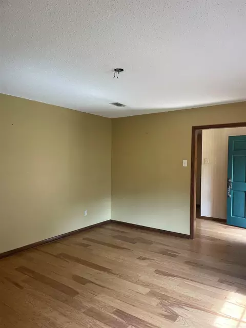 Living - 7241 Ross Ln, Benton, AR 72019 photo 3 of 3