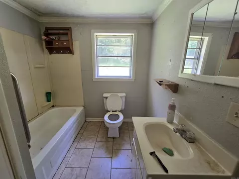 Bath - 4430 Dixie, Benton, AR 72015 photo 1 of 1