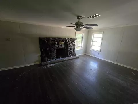 Living - 4430 Dixie, Benton, AR 72015 photo 1 of 2