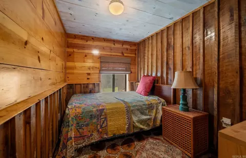 Bedroom - 2306 County Road 8050, Jasper, AR 72641 photo 2 of 7