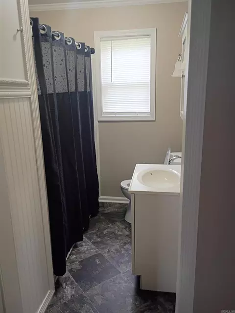 Bath - 619 S Sikes Rd St, Rector, AR 72461 photo 2 of 2