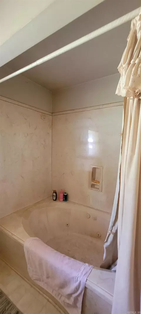 Bath - 731 N Eighth St, Augusta, AR 72006 photo 2 of 2