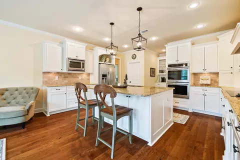 Kitchen - 6533 Westminster, Benton, AR 72019 photo 2 of 5