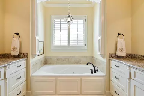 Bath - 6533 Westminster, Benton, AR 72019 photo 3 of 5