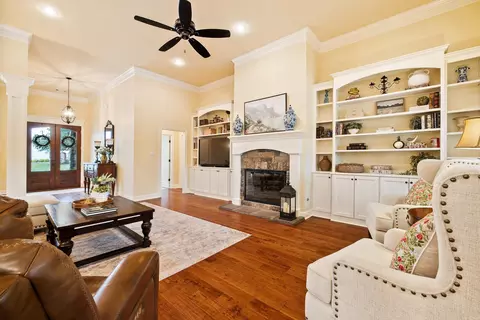 Living - 6533 Westminster, Benton, AR 72019 photo 2 of 2