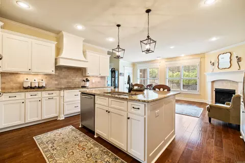 Kitchen - 6533 Westminster, Benton, AR 72019 photo 4 of 5