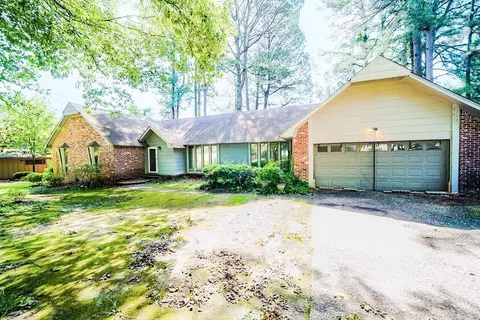 2810 W Gray Fox Ln, Jacksonville, AR 72076
