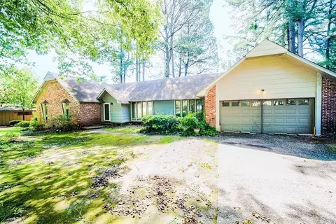 2810 W Gray Fox Ln, Jacksonville, AR 72076