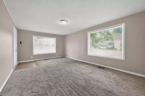 Living - 511 Boswell Rd, Bryant, AR 72022 photo 2 of 6