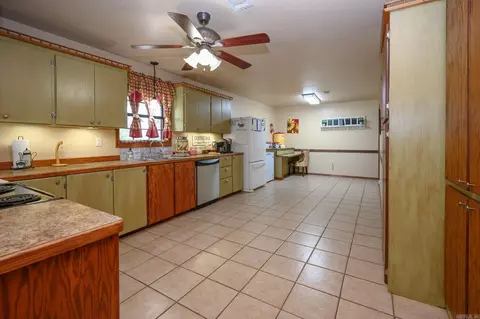 Kitchen - 106 Ashton Pl, De Queen, AR 71832 photo 1 of 6