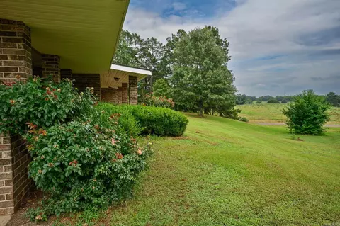 Exterior - 106 Ashton Pl, De Queen, AR 71832 photo 5 of 13