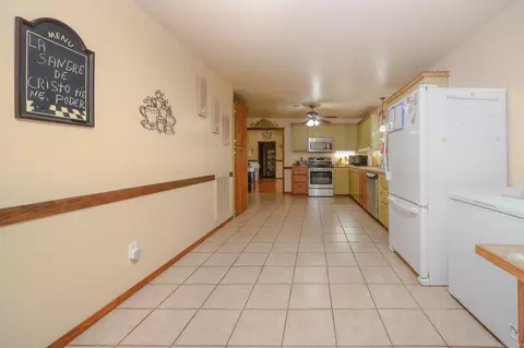Entry Way - 106 Ashton Pl, De Queen, AR 71832 photo 2 of 3