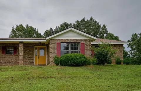 Exterior - 106 Ashton Pl, De Queen, AR 71832 photo 4 of 13
