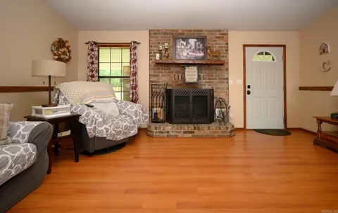 Living - 106 Ashton Pl, De Queen, AR 71832 photo 1 of 2