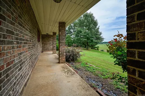 Exterior - 106 Ashton Pl, De Queen, AR 71832 photo 8 of 13