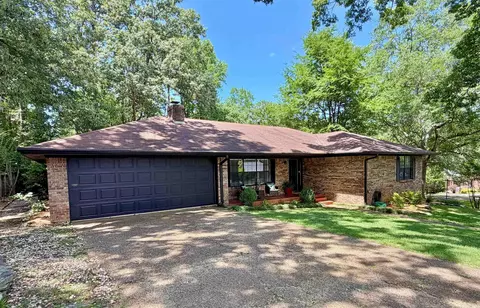2 Glendale Ct, Arkadelphia, AR 71923