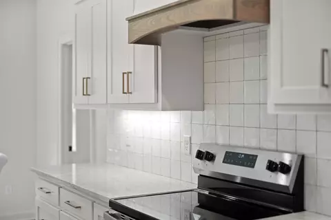 Kitchen - 203 Apollo Way, Haskell, AR 72015 photo 6 of 6