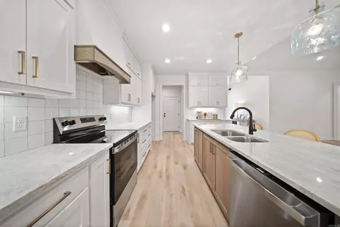 Kitchen - 203 Apollo Way, Haskell, AR 72015 photo 5 of 6