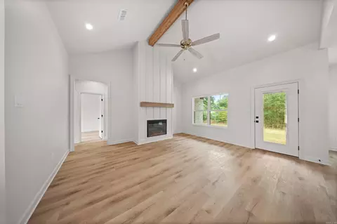 Living - 203 Apollo Way, Haskell, AR 72015 photo 3 of 4