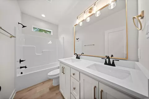 Bath - 203 Apollo Way, Haskell, AR 72015 photo 7 of 8