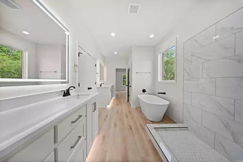 Bath - 203 Apollo Way, Haskell, AR 72015 photo 4 of 8