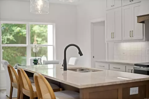 Kitchen - 203 Apollo Way, Haskell, AR 72015 photo 4 of 6