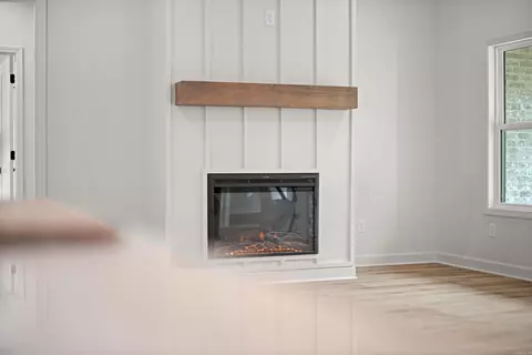 Living - 203 Apollo Way, Haskell, AR 72015 photo 2 of 4