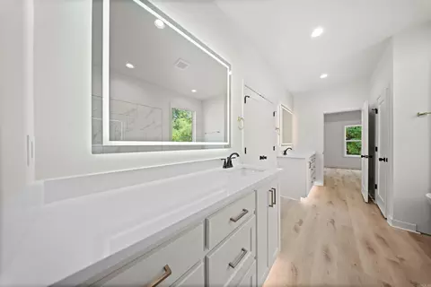 Bath - 203 Apollo Way, Haskell, AR 72015 photo 6 of 8