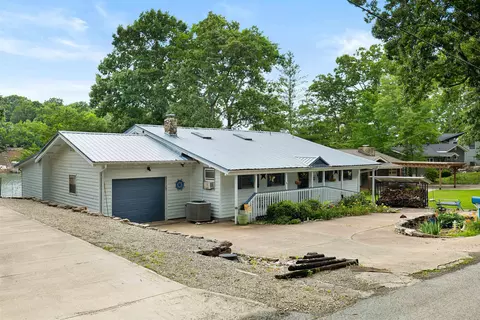 246 E Lakeshore Dr, Cherokee Village, AR 72529