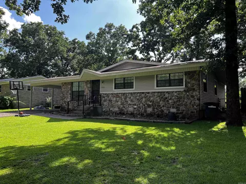 8903 Holiday Dr, Sherwood, AR 72120