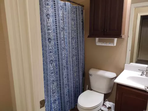Bath - 7720 E Worth Ave, Benton, AR 72019 photo 2 of 4
