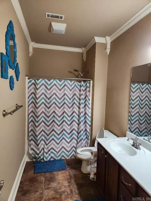 Bath - 7720 E Worth Ave, Benton, AR 72019 photo 3 of 4