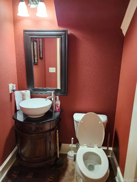Bath - 7720 E Worth Ave, Benton, AR 72019 photo 4 of 4
