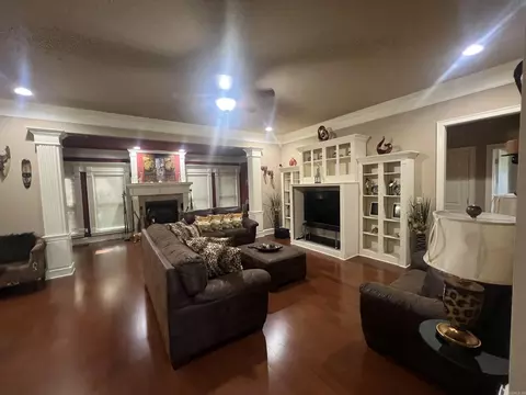 Living - 7720 E Worth Ave, Benton, AR 72019 photo 4 of 6