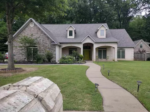 Exterior - 7720 E Worth Ave, Benton, AR 72019 photo 3 of 5