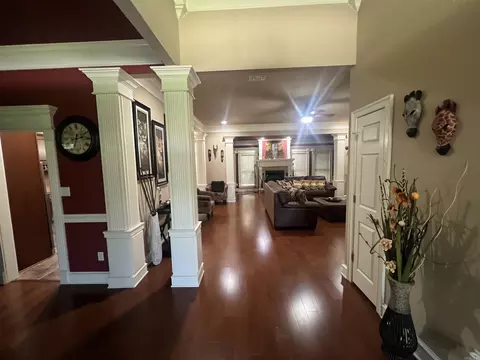 Entry Way - 7720 E Worth Ave, Benton, AR 72019 photo 2 of 2