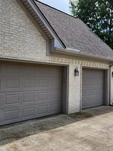 Exterior - 7720 E Worth Ave, Benton, AR 72019 photo 2 of 5